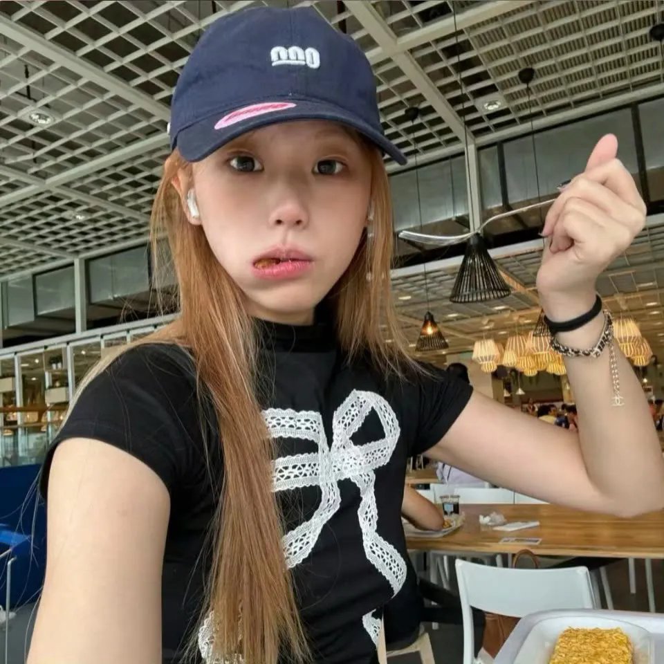 青青河畔草 海报